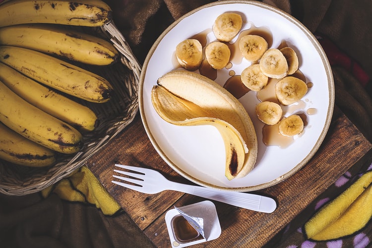 筋トレ前後にバナナを食べる5つのメリットと最適なタイミングを現役トレーナーが解説 | RETIO BODY DESIGN