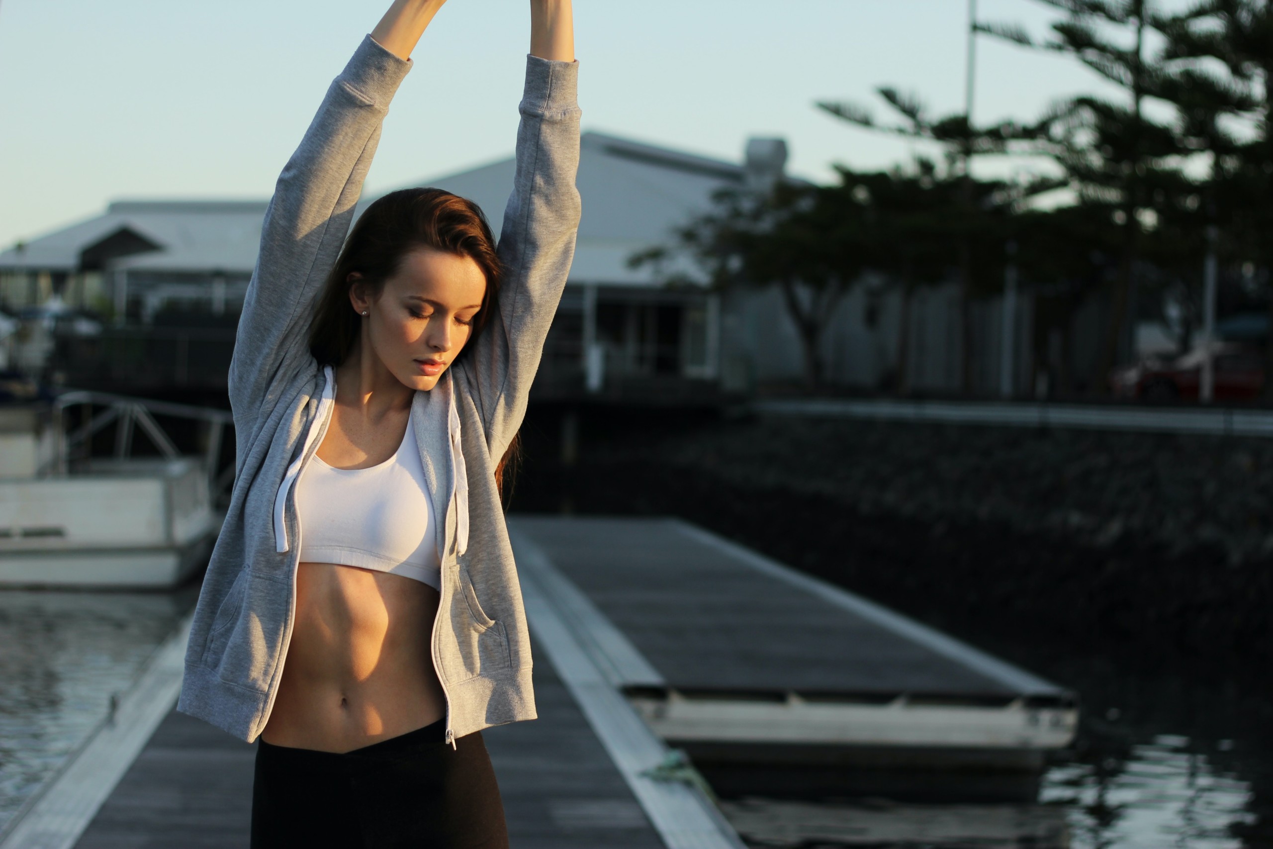 女性が大胸筋を鍛えるとバストアップ出来る 5つのメリットやトレーニング方法を解説 Retio Body Design