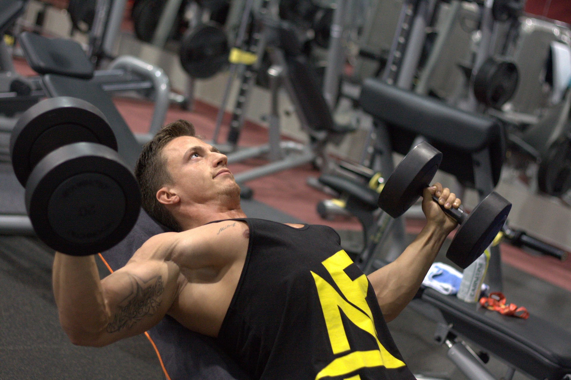 大胸筋トレーニングにダンベルを活用する3つのメリットと7つのメニュー Retio Body Design